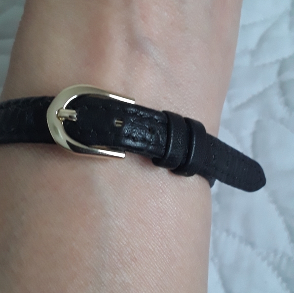 CLASSIC BURBERRY LEATHER BAND WATCH - Picture 16 of 16